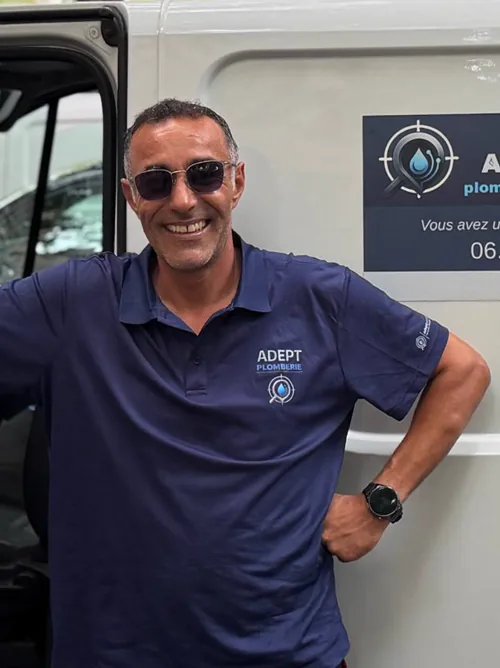 Fouad, artisan plombier chauffagiste et climaticien d'ADEPT PLOMBERIE